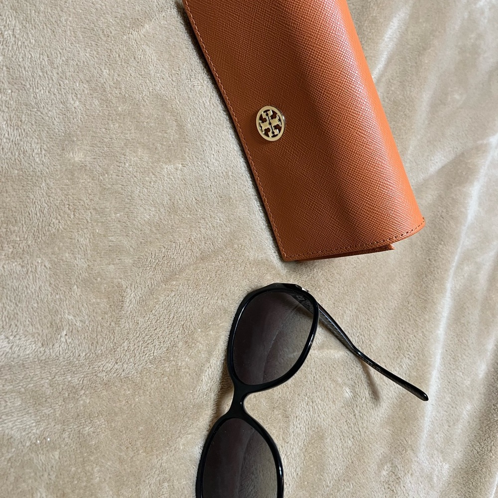 Tory Burch Black Sunglasses - Picture 3 of 6